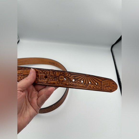 Leather Belt Made In The USA with Trucking Scene, Never Worn, No Buckle SZ 42-46 - Picture 12 of 12